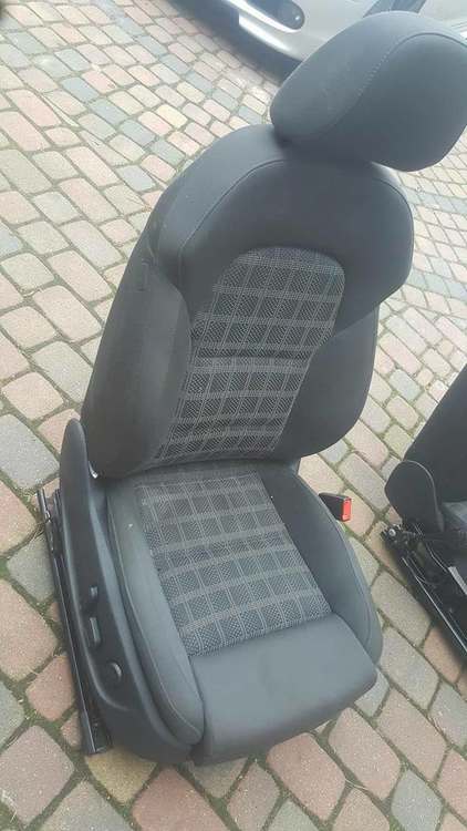 23757717_1573086236071210_116709481_o (1).jpg